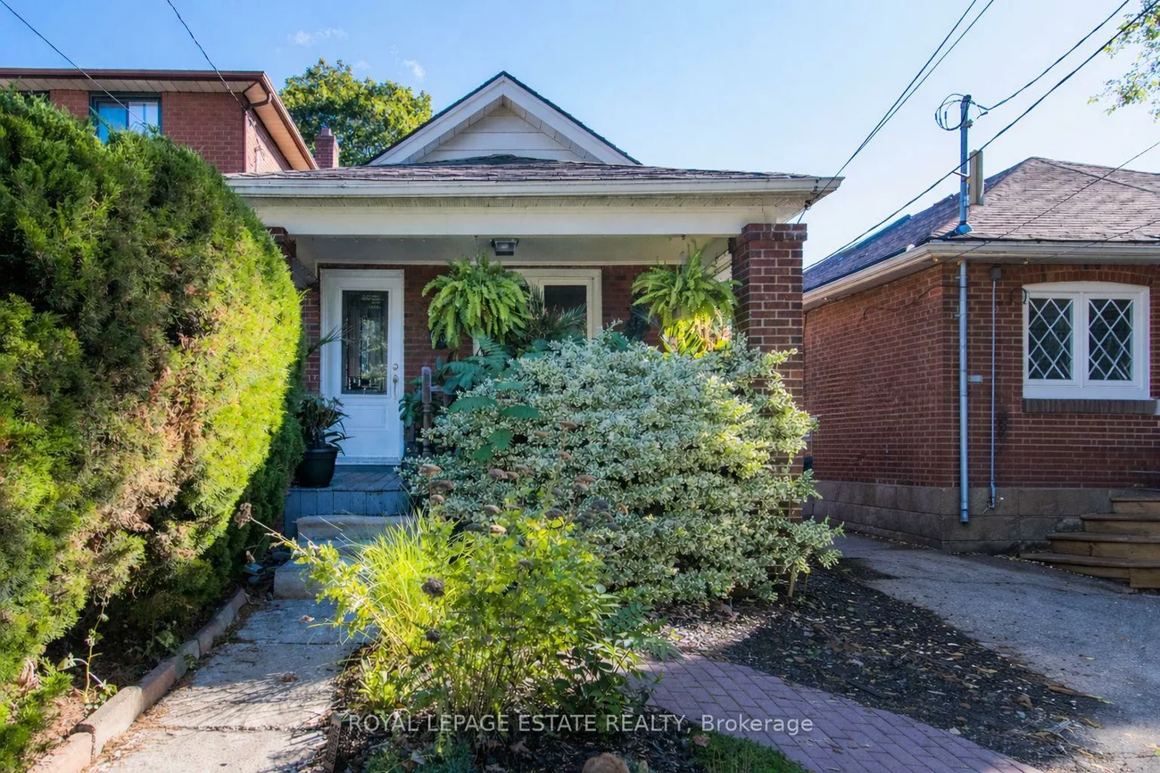 65, Queensbury, Birchcliffe-Cliffside, Toronto