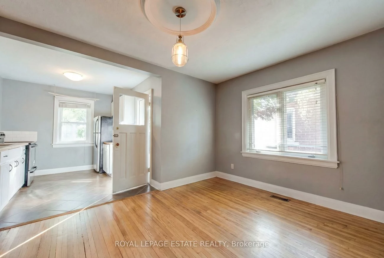 65, Queensbury, Birchcliffe-Cliffside, Toronto