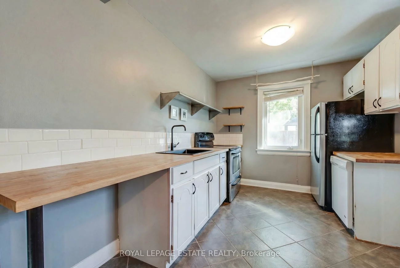 65, Queensbury, Birchcliffe-Cliffside, Toronto