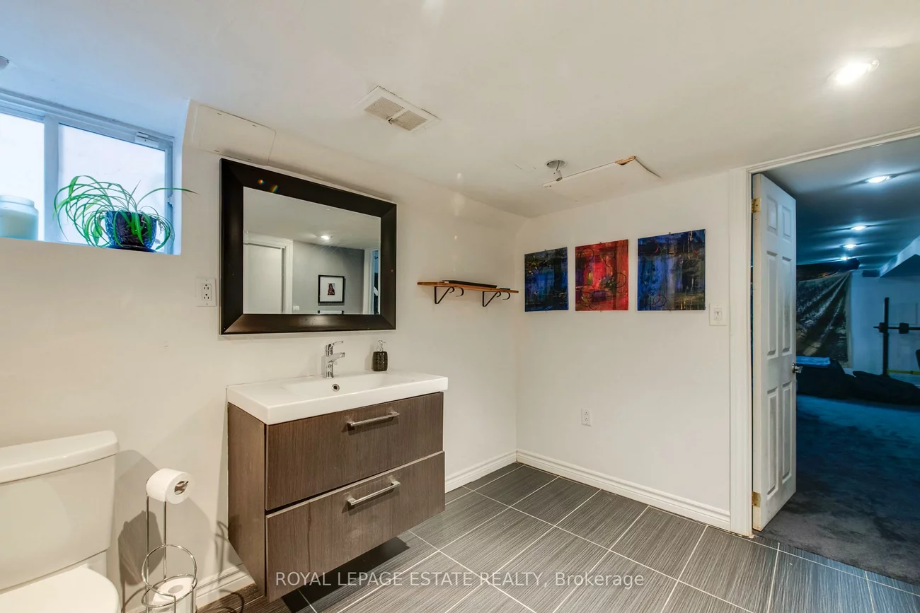 65, Queensbury, Birchcliffe-Cliffside, Toronto