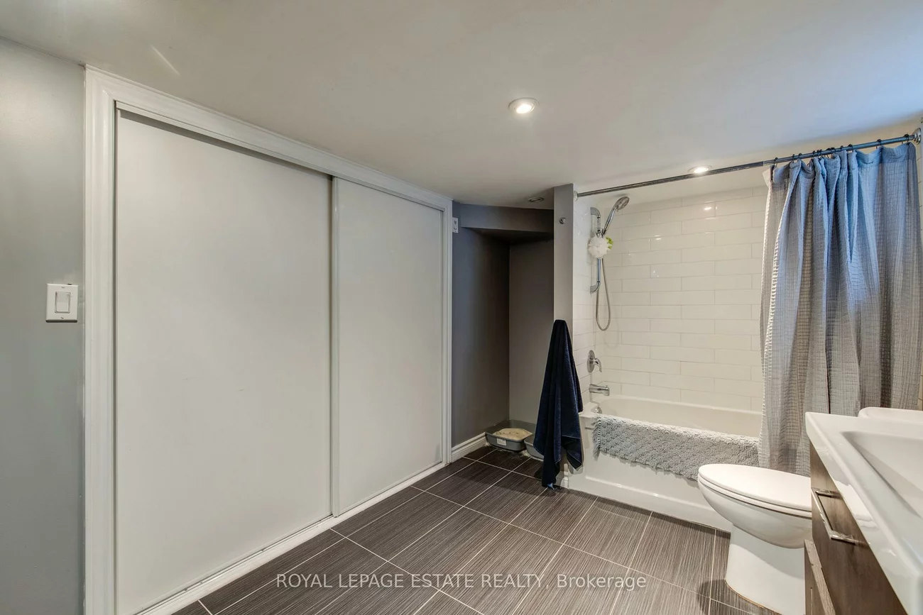 65, Queensbury, Birchcliffe-Cliffside, Toronto