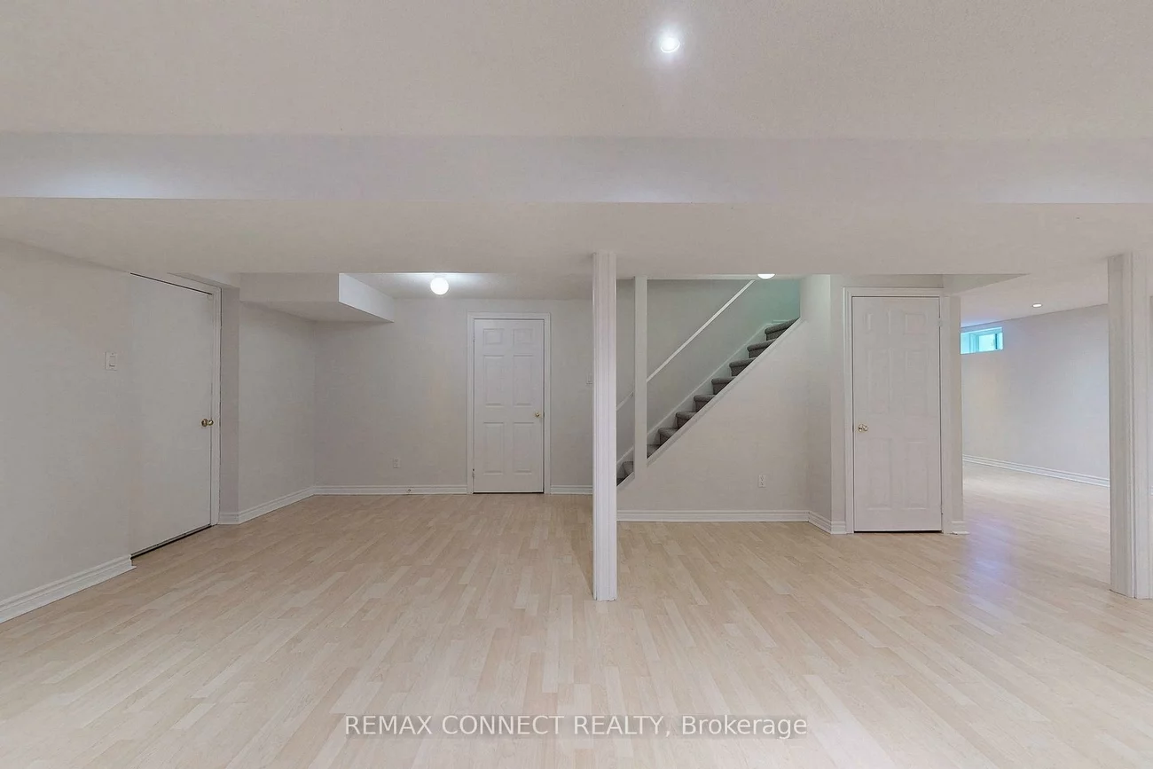 111, Dali, Rouge E11, Toronto