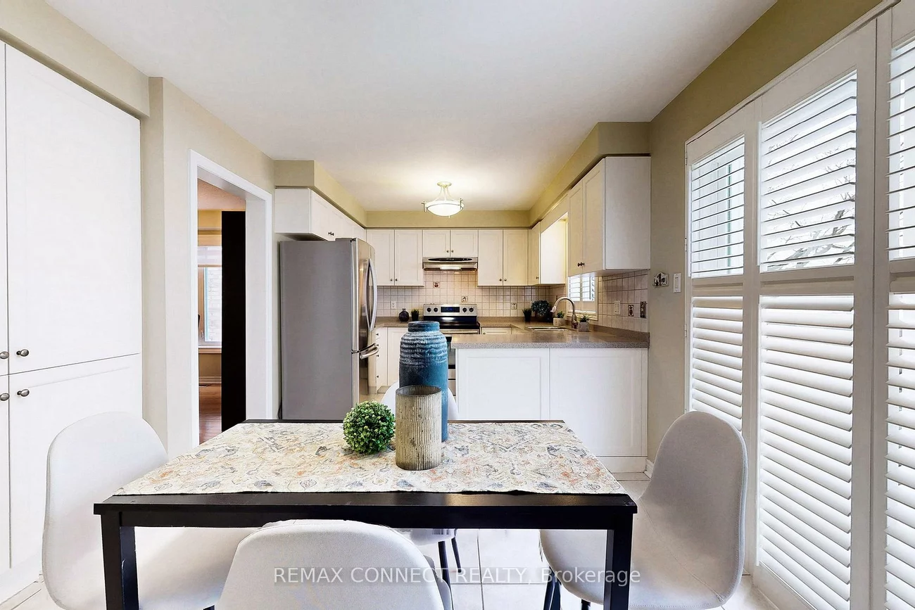 111, Dali, Rouge E11, Toronto