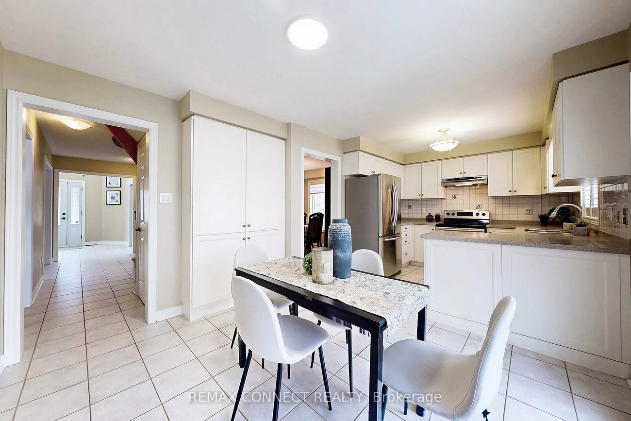 111, Dali, Rouge E11, Toronto