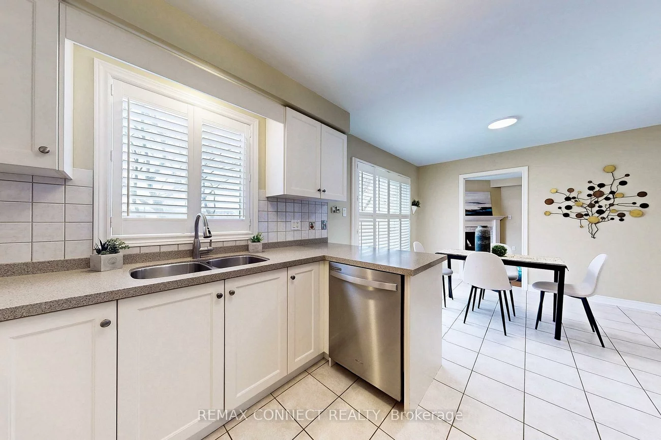 111, Dali, Rouge E11, Toronto