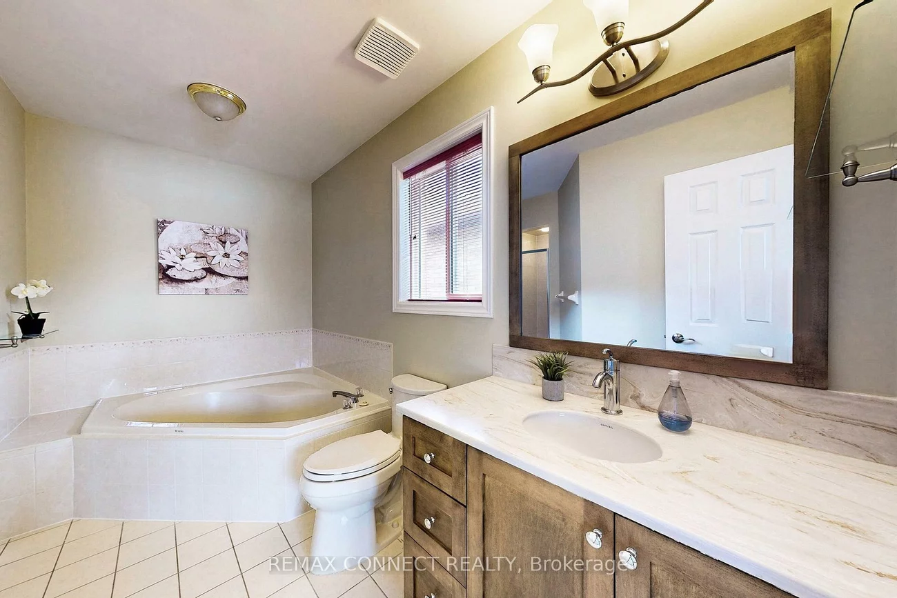 111, Dali, Rouge E11, Toronto