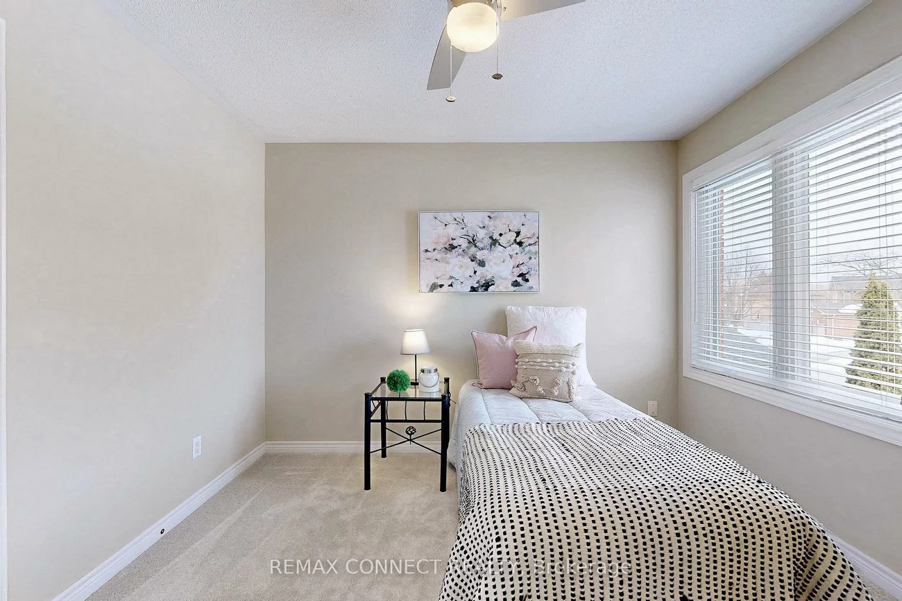 111, Dali, Rouge E11, Toronto