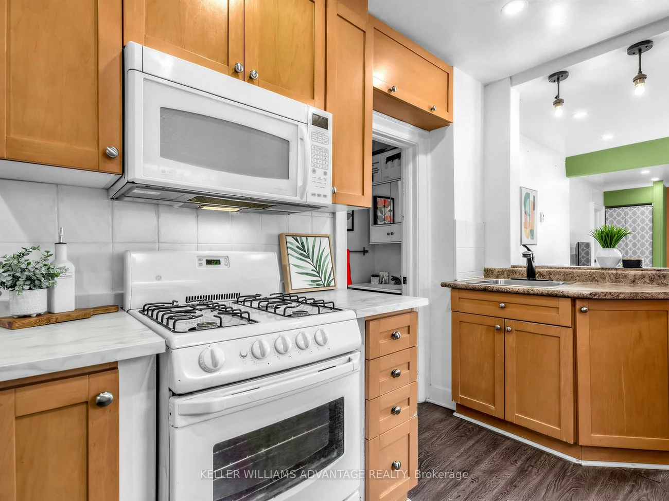 12, Hastings, South Riverdale, Toronto