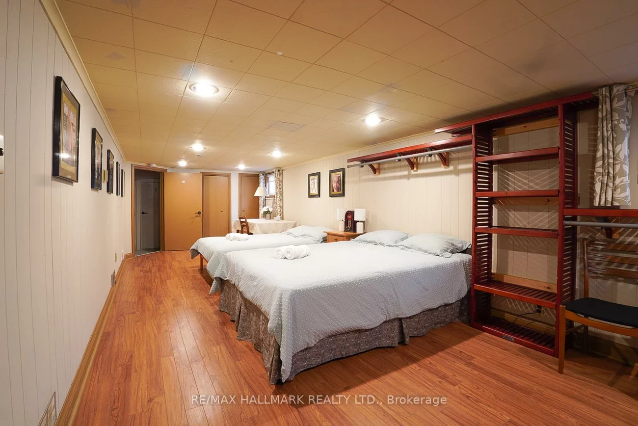 106, Phillip, Birchcliffe-Cliffside, Toronto