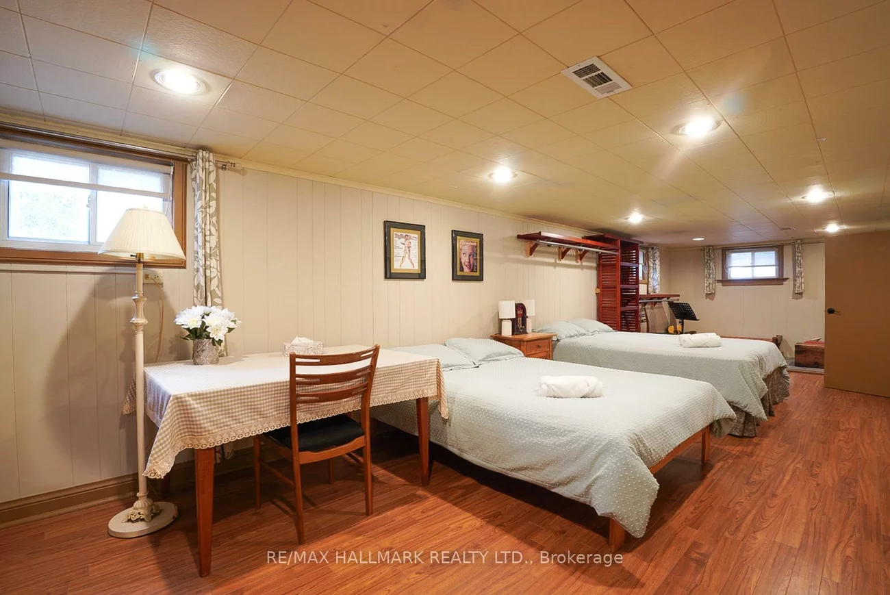 106, Phillip, Birchcliffe-Cliffside, Toronto