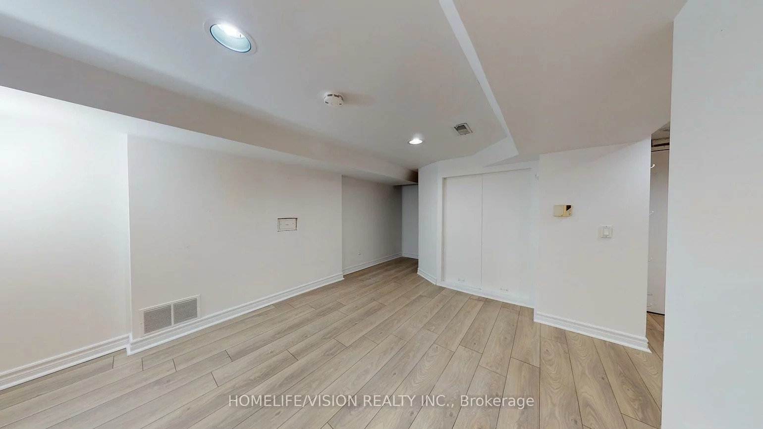 37, Davies, East York, Toronto