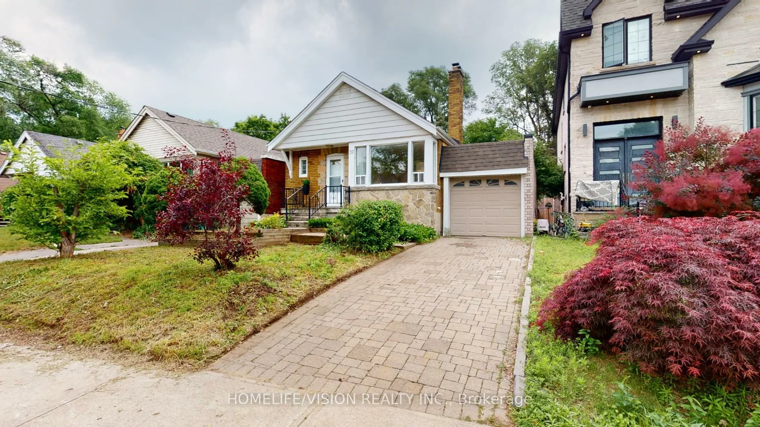 37, Davies, East York, Toronto