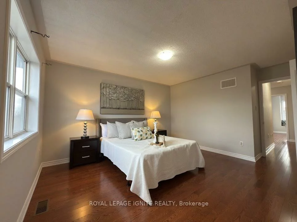 40, Reindeer, Rouge E11, Toronto