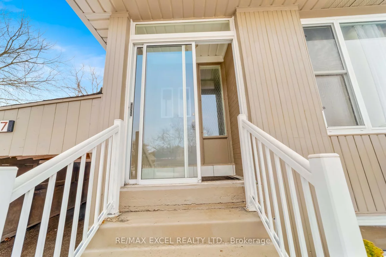 57, Lowry, Malvern, Toronto