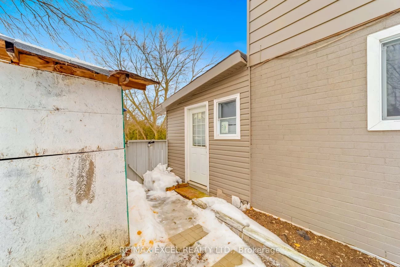 57, Lowry, Malvern, Toronto