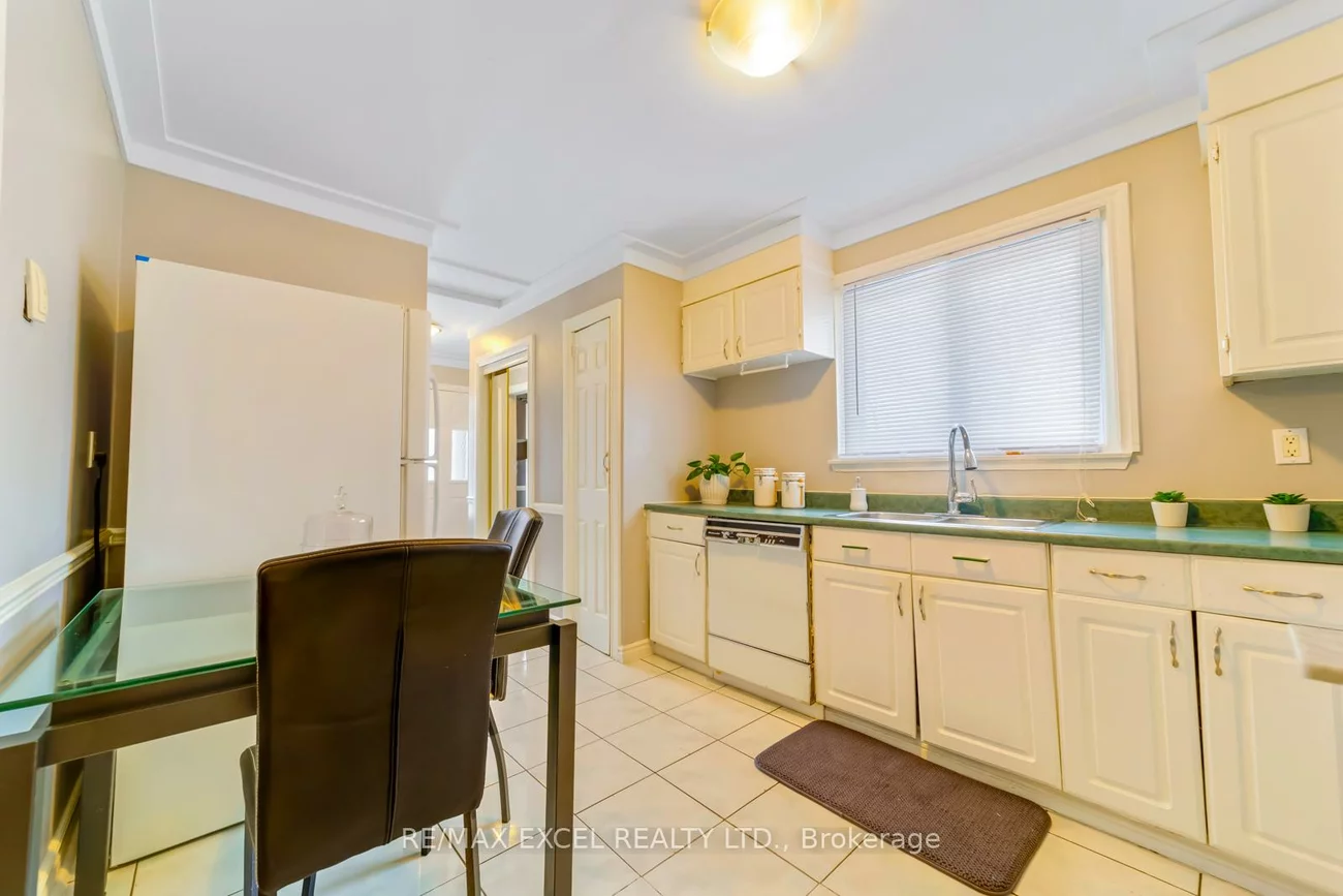 57, Lowry, Malvern, Toronto