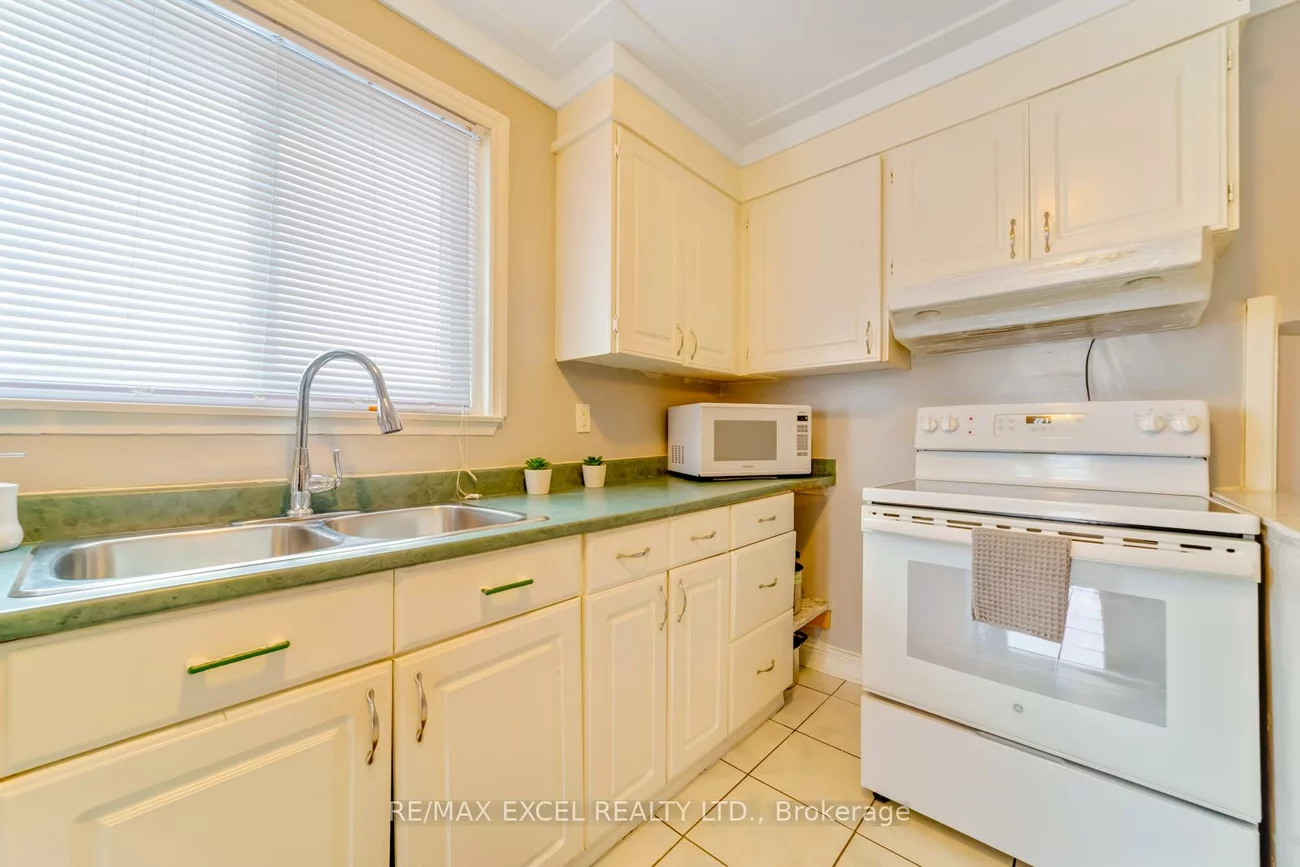 57, Lowry, Malvern, Toronto