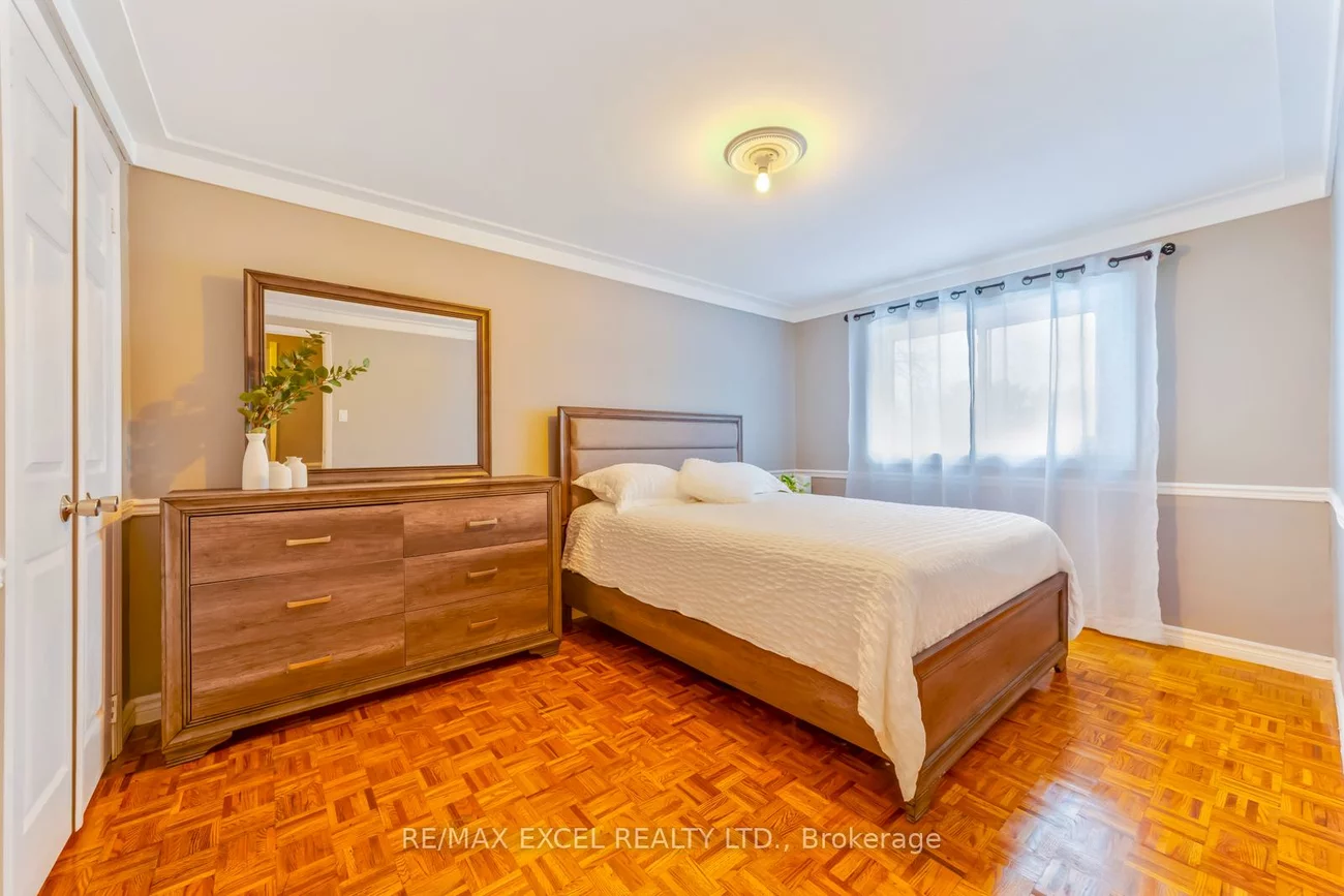 57, Lowry, Malvern, Toronto