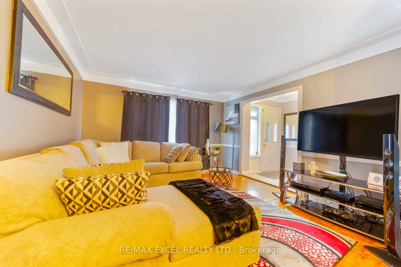 57, Lowry, Malvern, Toronto