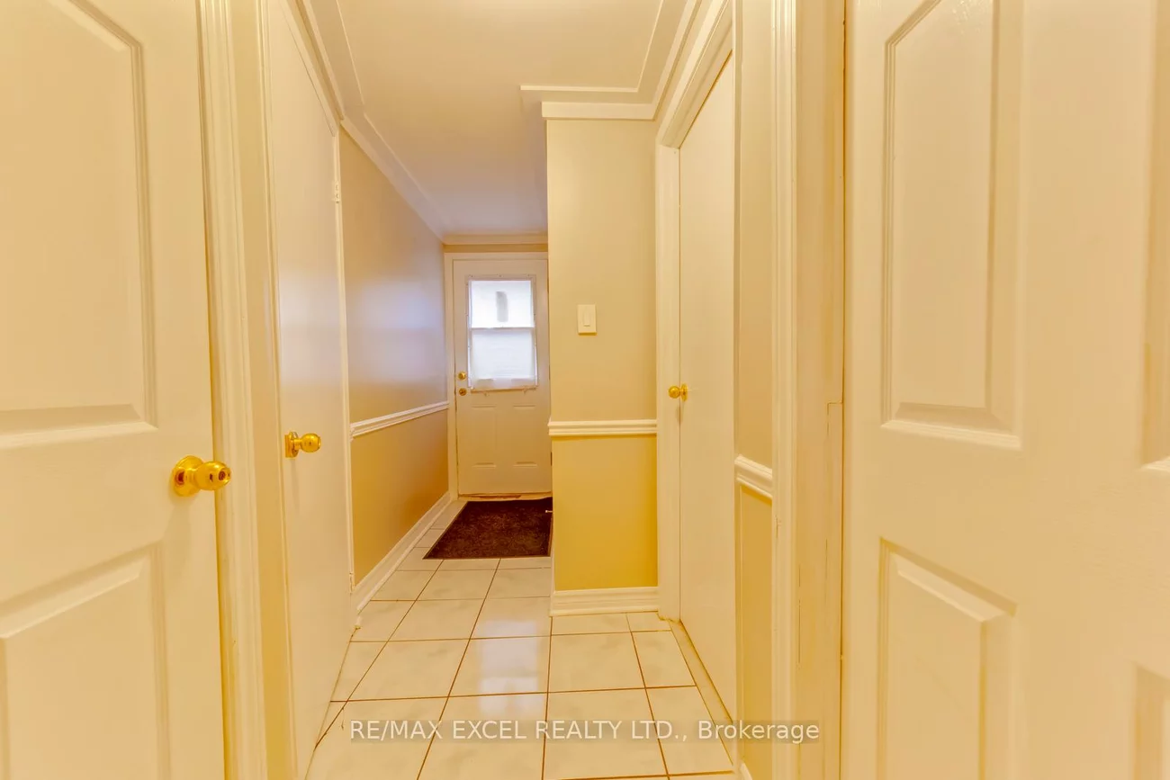 57, Lowry, Malvern, Toronto