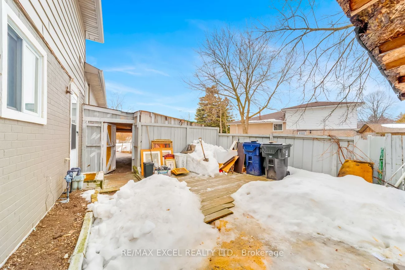 57, Lowry, Malvern, Toronto