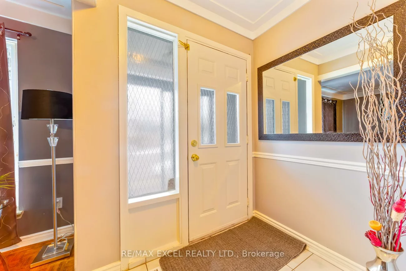 57, Lowry, Malvern, Toronto