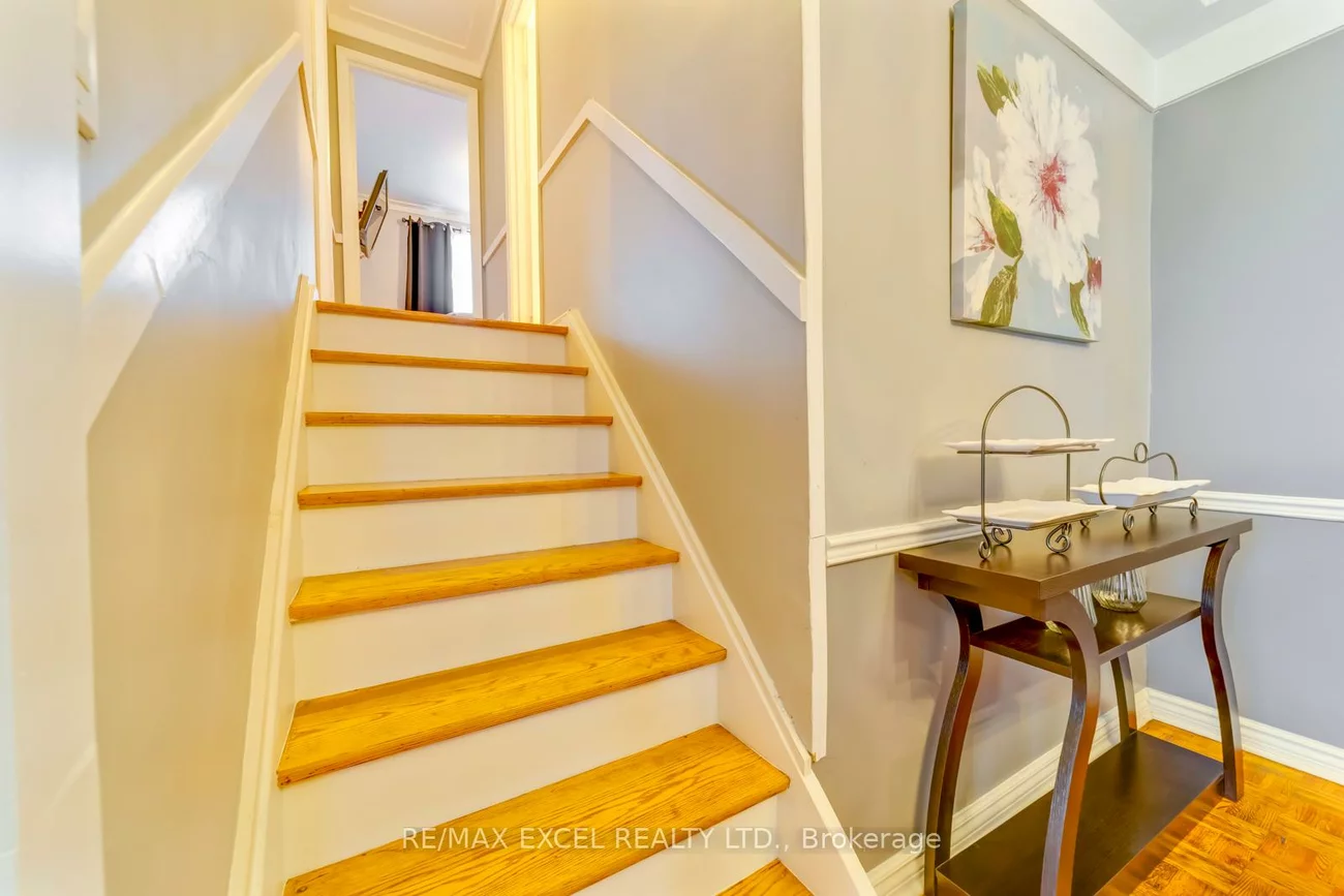 57, Lowry, Malvern, Toronto