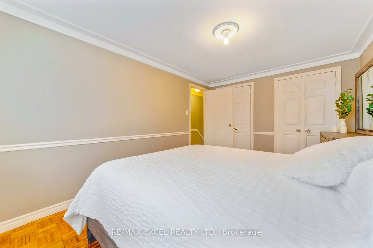 57, Lowry, Malvern, Toronto