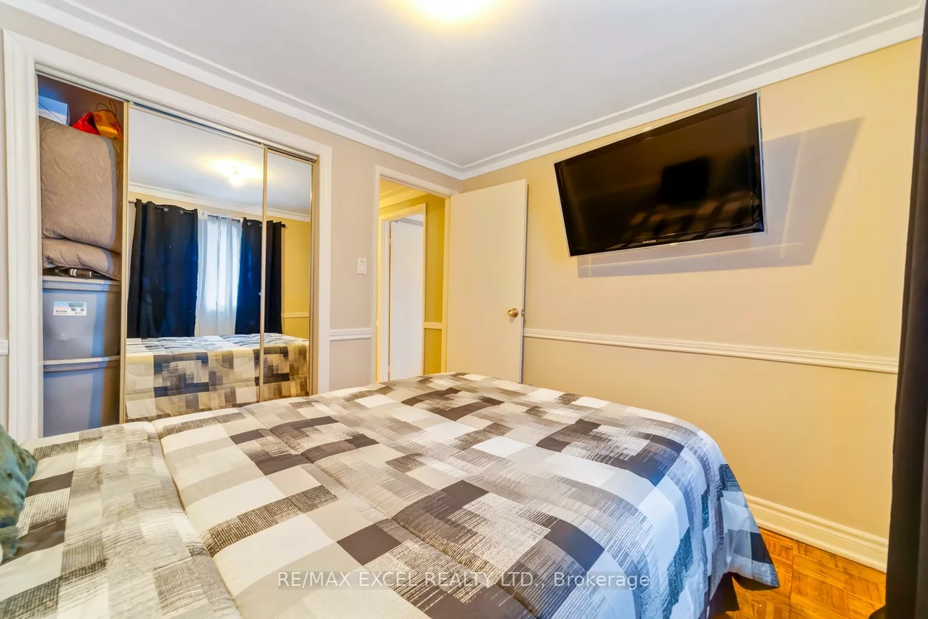 57, Lowry, Malvern, Toronto