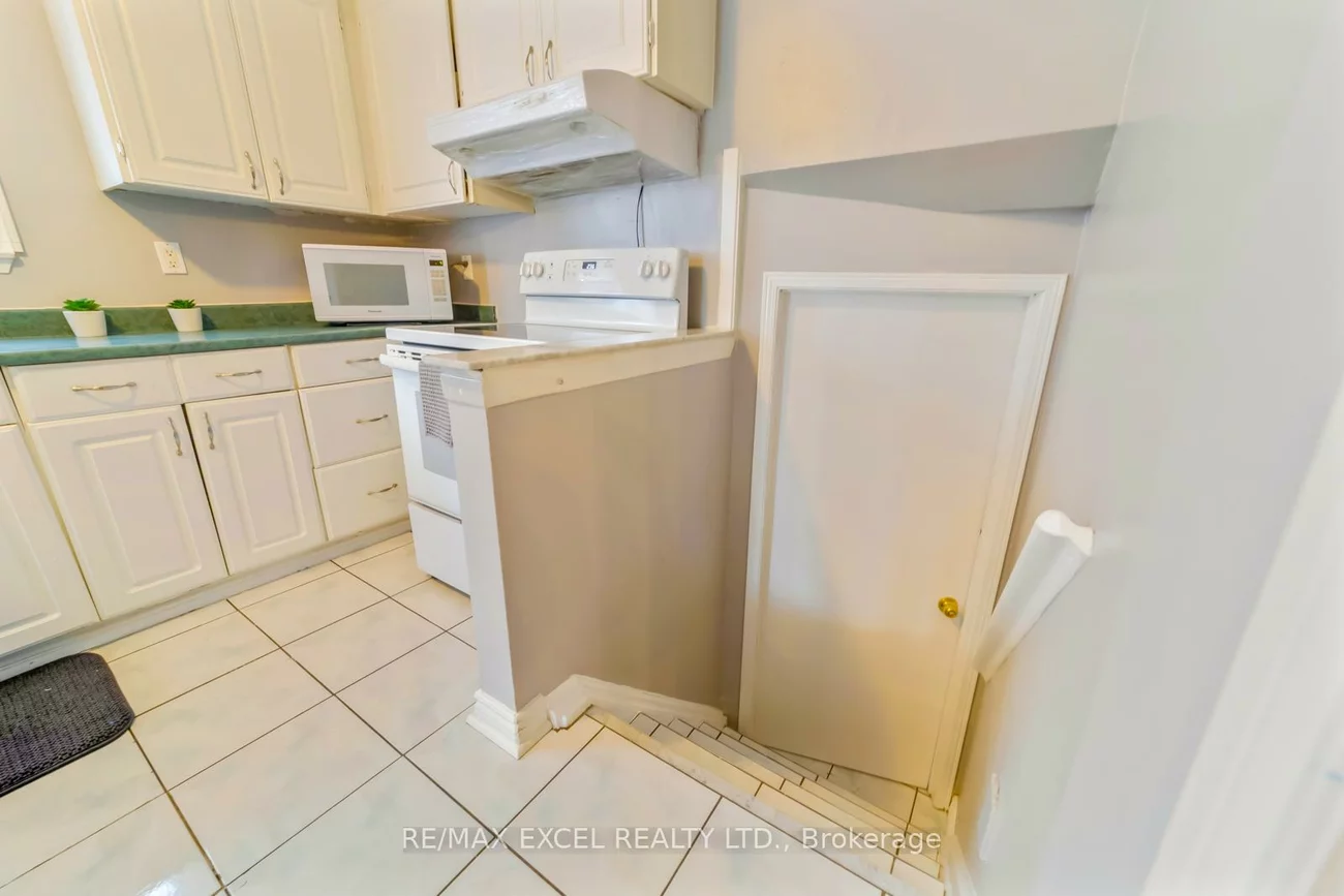 57, Lowry, Malvern, Toronto