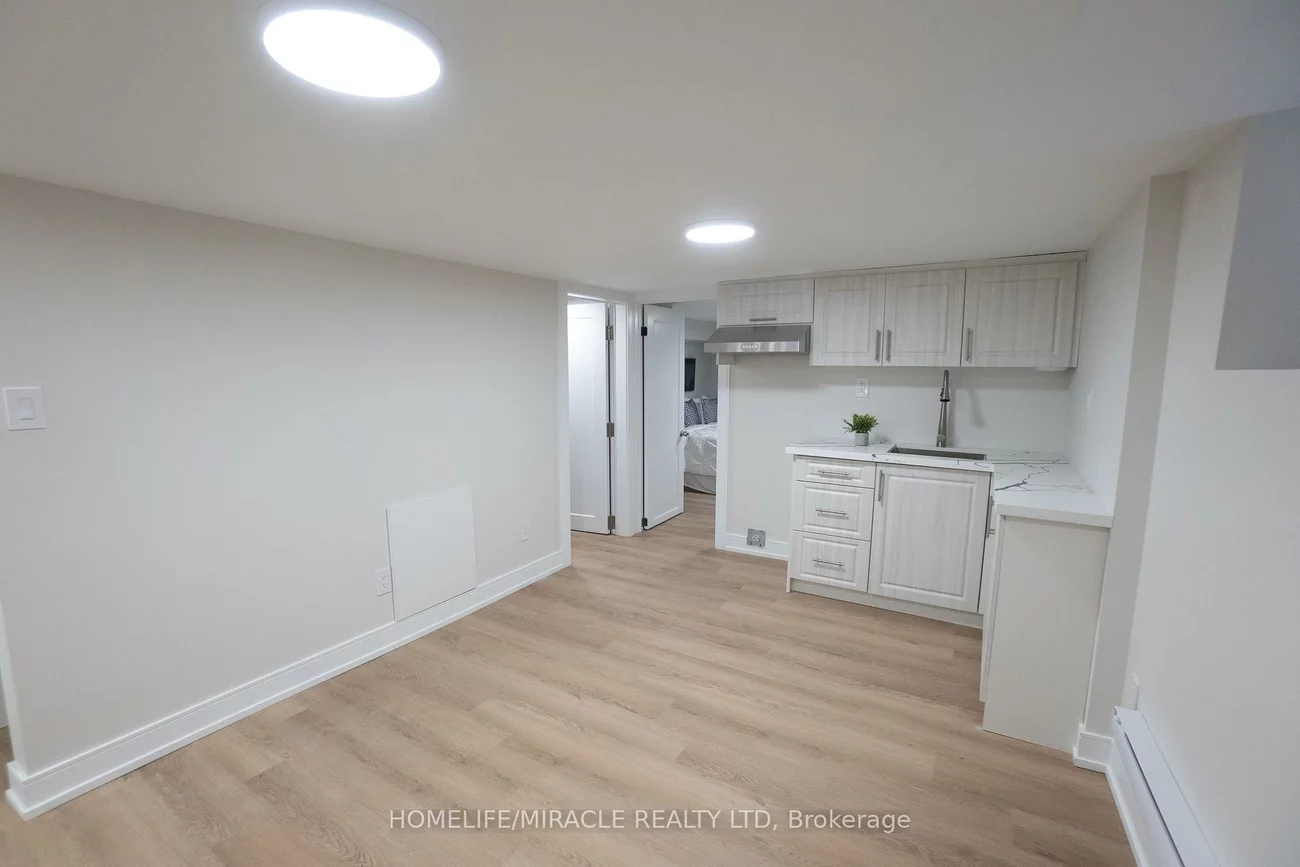 12, Thyra, Crescent Town, Toronto