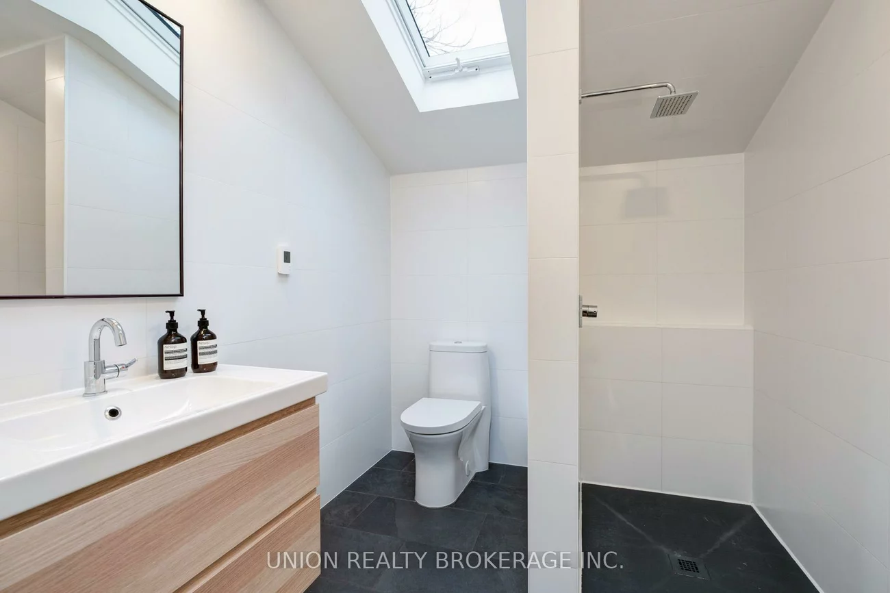 10, Hollywood, Woodbine Corridor, Toronto