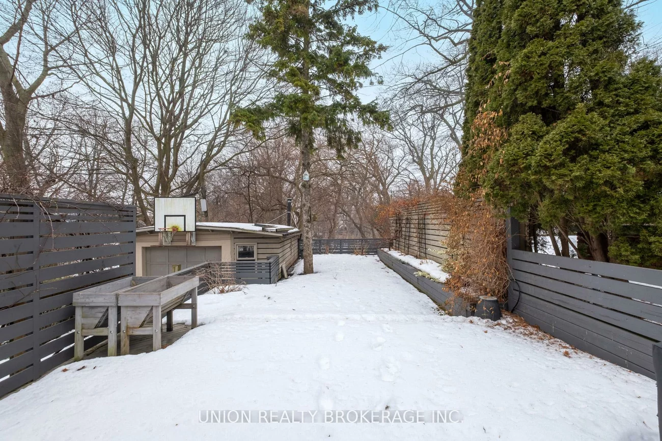 10, Hollywood, Woodbine Corridor, Toronto