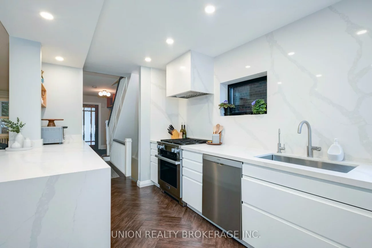 10, Hollywood, Woodbine Corridor, Toronto