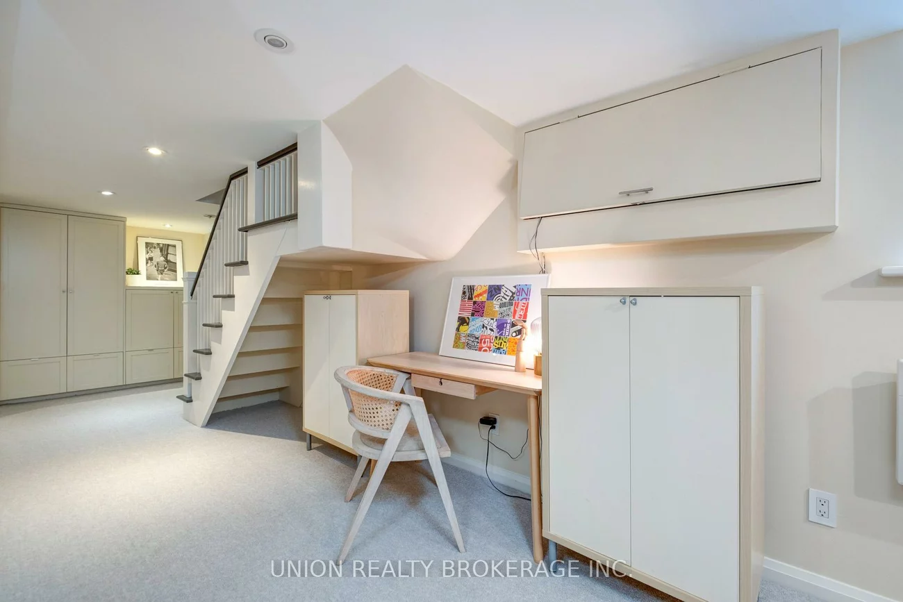 10, Hollywood, Woodbine Corridor, Toronto