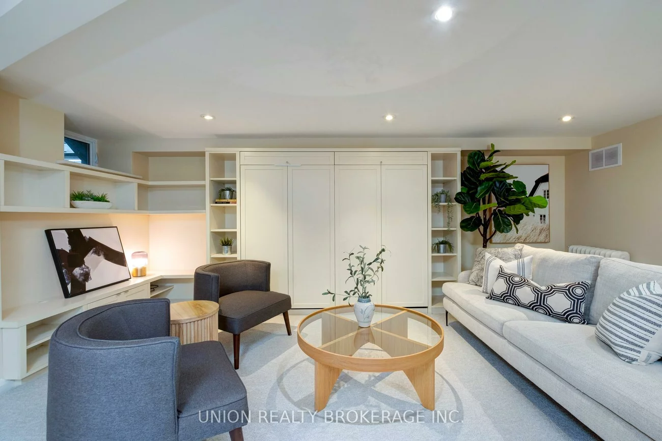 10, Hollywood, Woodbine Corridor, Toronto