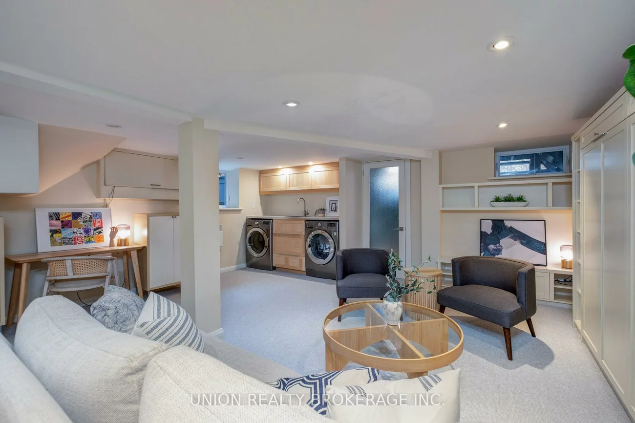 10, Hollywood, Woodbine Corridor, Toronto