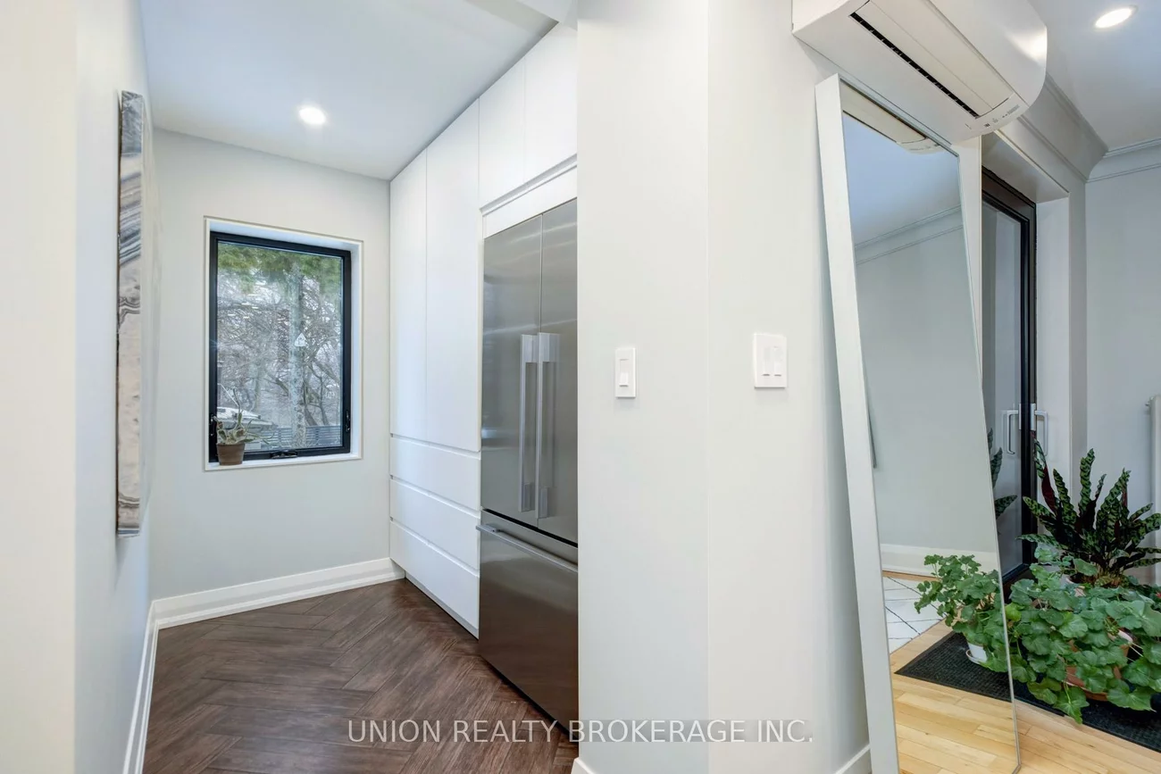 10, Hollywood, Woodbine Corridor, Toronto