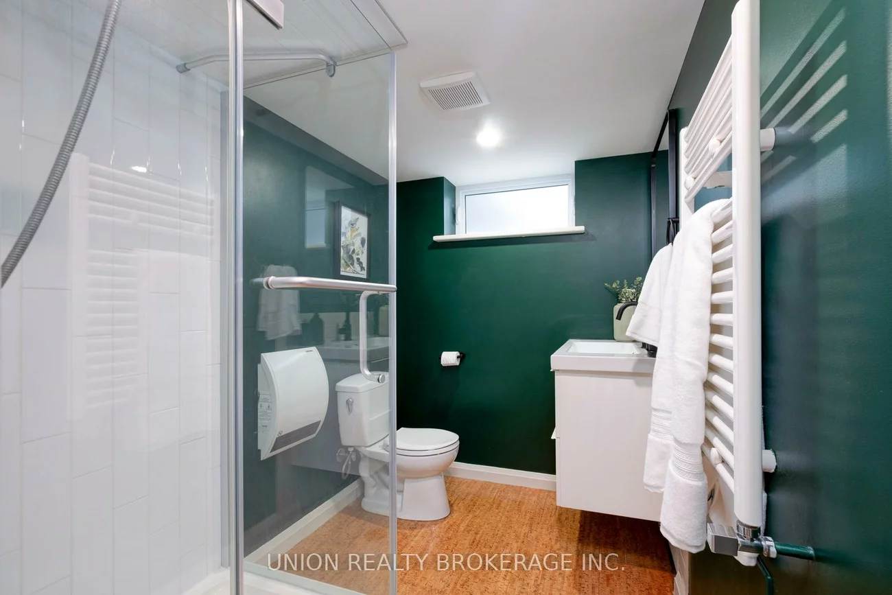 10, Hollywood, Woodbine Corridor, Toronto