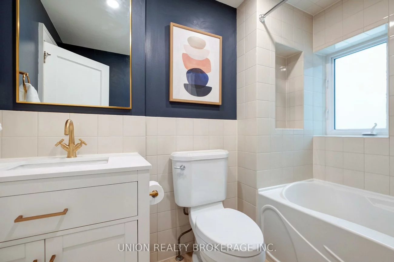 10, Hollywood, Woodbine Corridor, Toronto