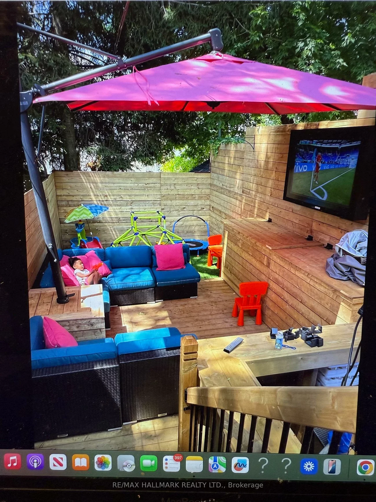 282, Lee, The Beaches, Toronto