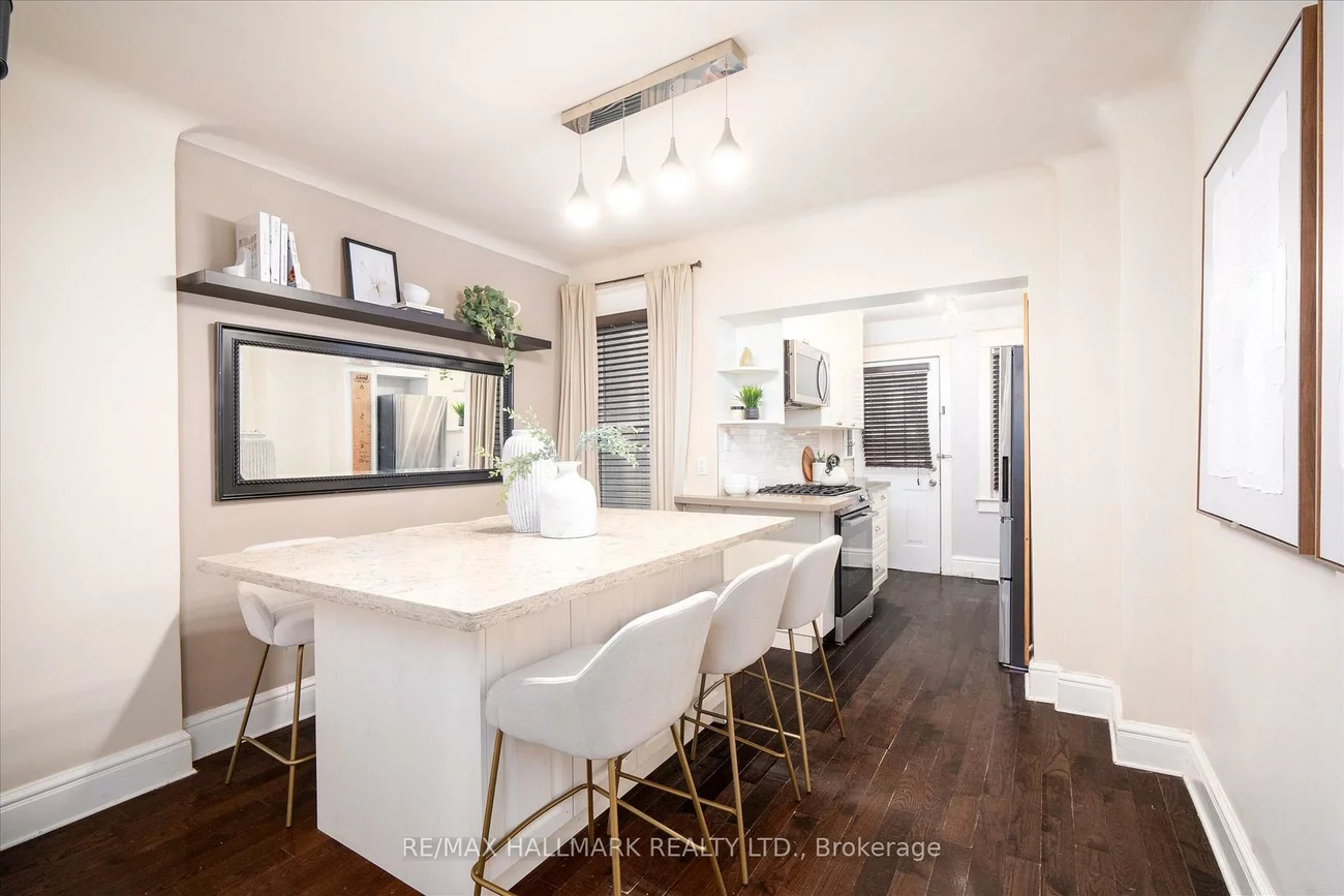 282, Lee, The Beaches, Toronto