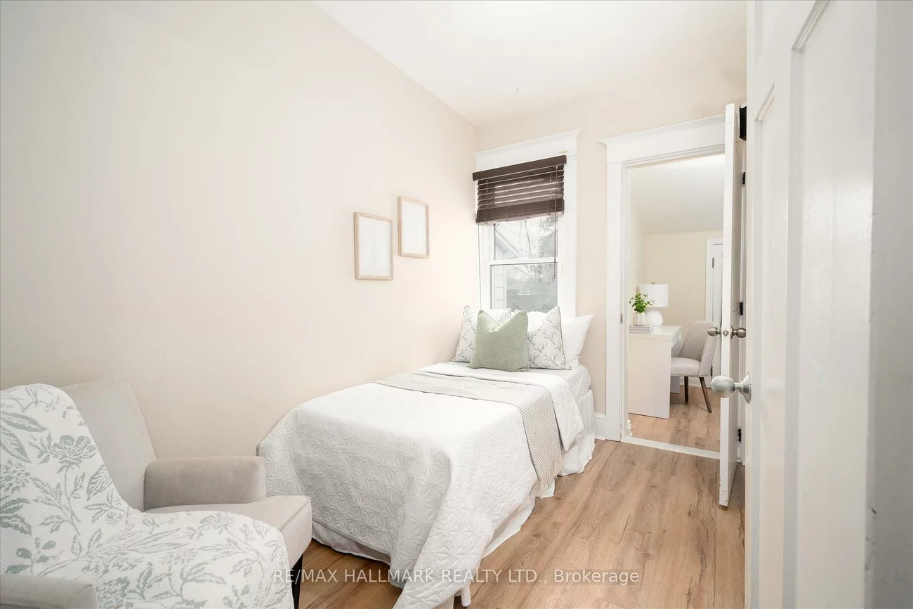 282, Lee, The Beaches, Toronto