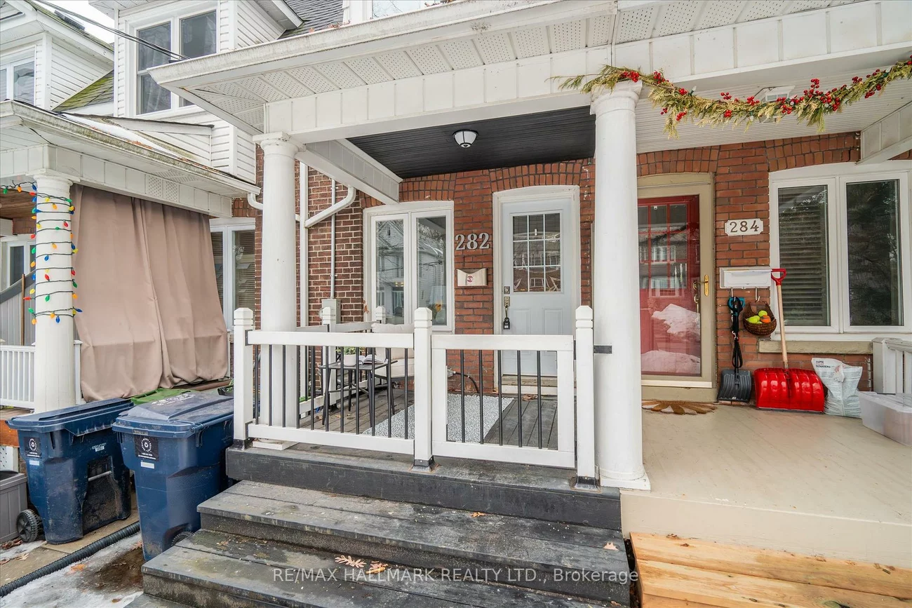 282, Lee, The Beaches, Toronto