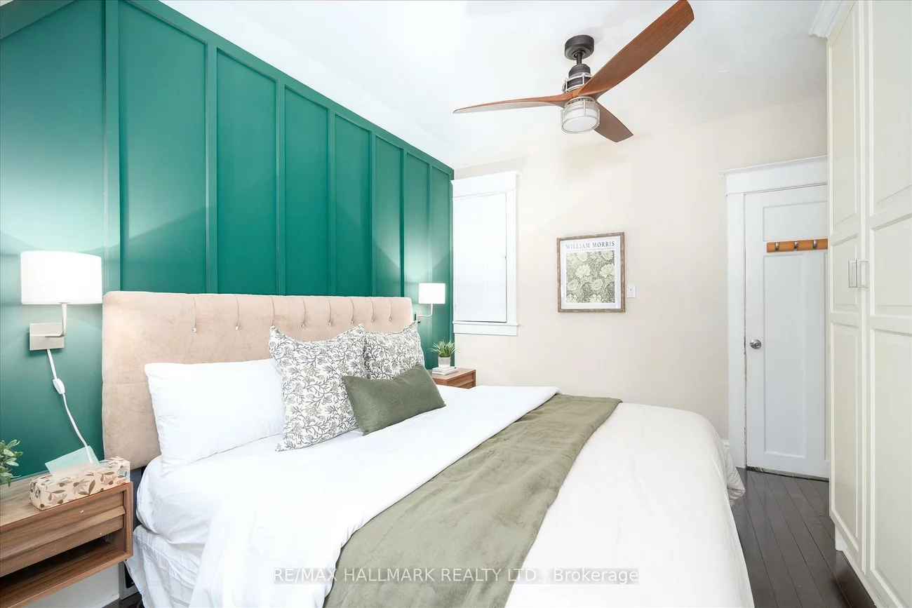 282, Lee, The Beaches, Toronto