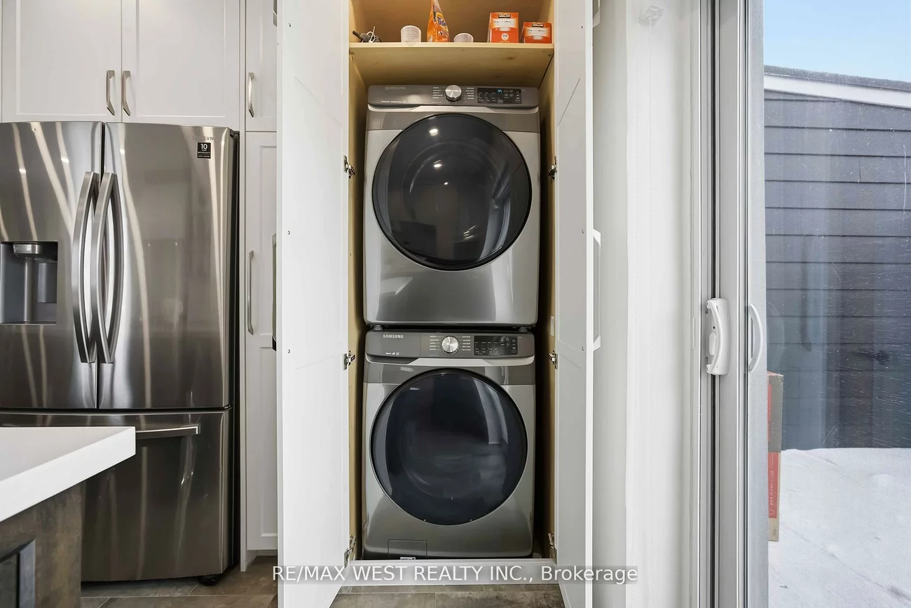 902, Woodbine, Woodbine Corridor, Toronto