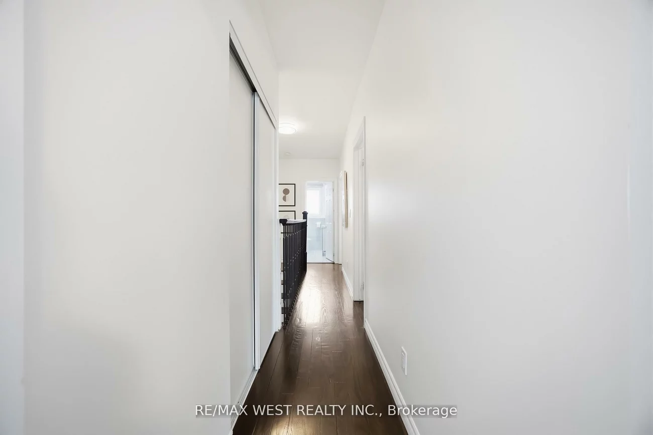 902, Woodbine, Woodbine Corridor, Toronto