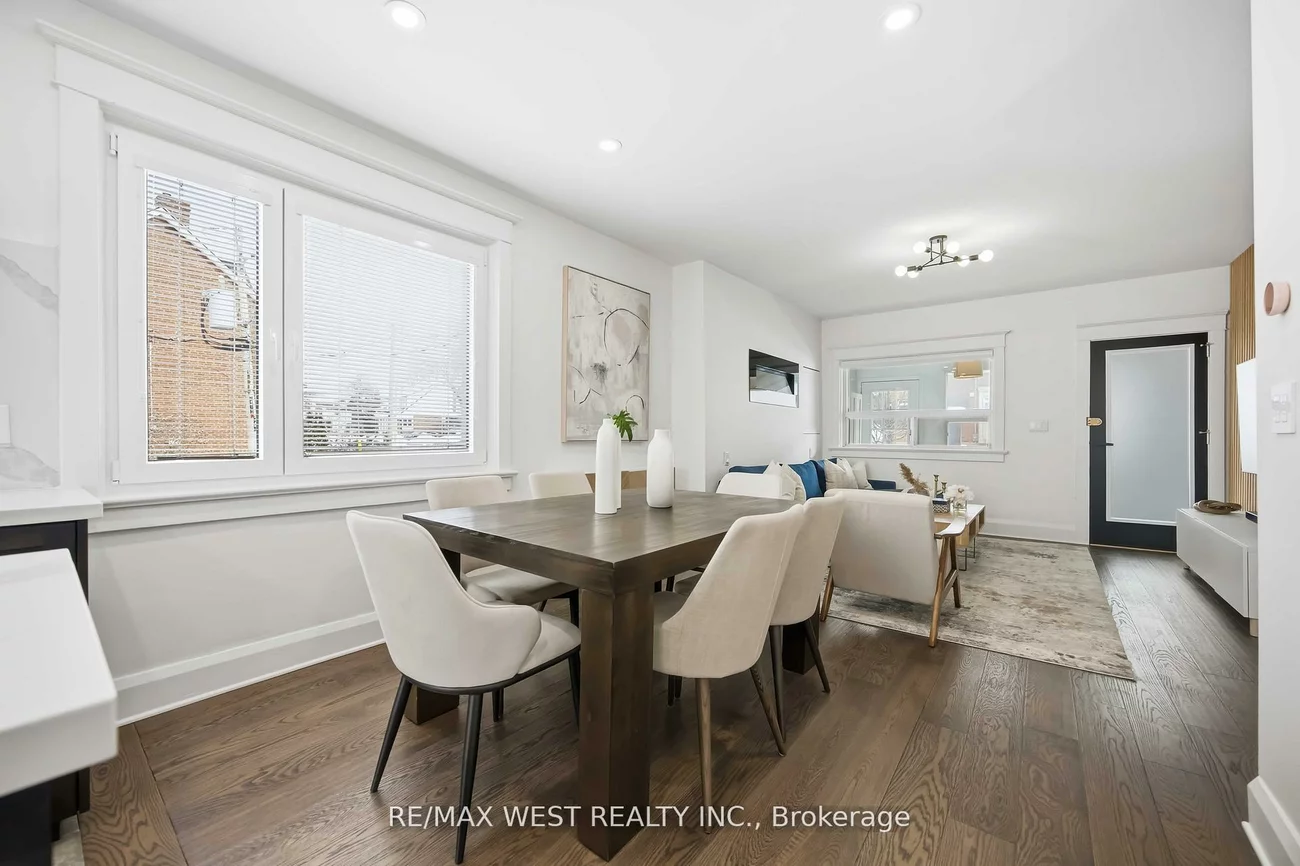 902, Woodbine, Woodbine Corridor, Toronto