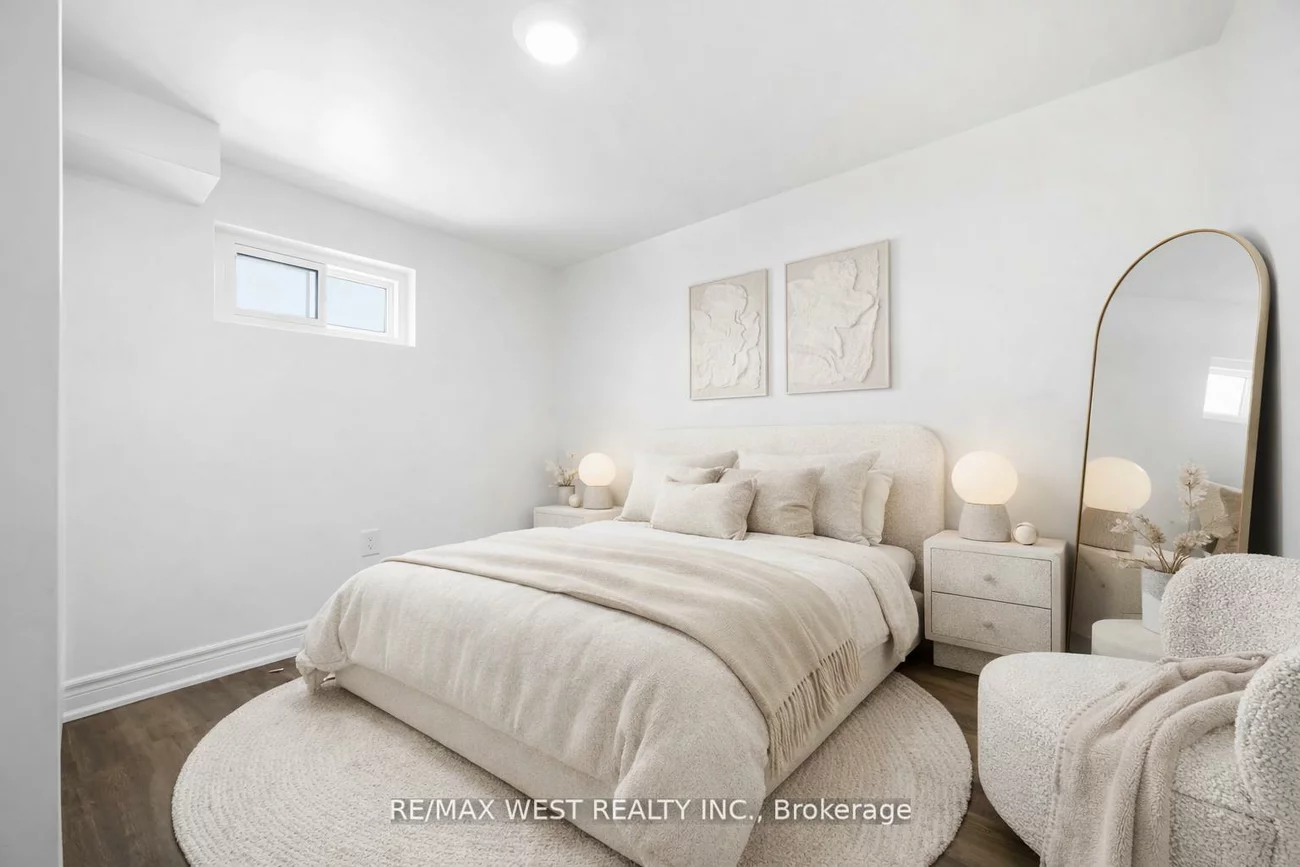 902, Woodbine, Woodbine Corridor, Toronto