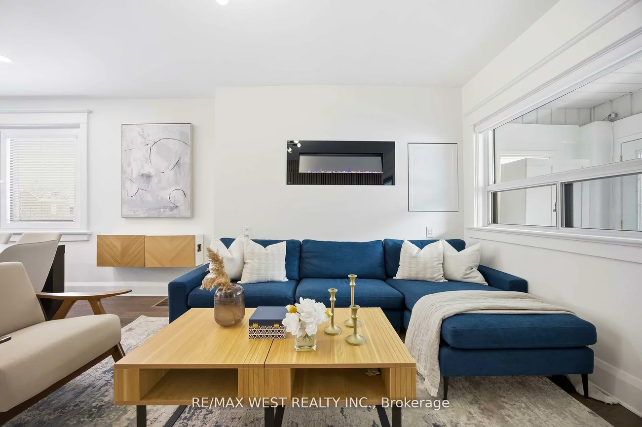 902, Woodbine, Woodbine Corridor, Toronto